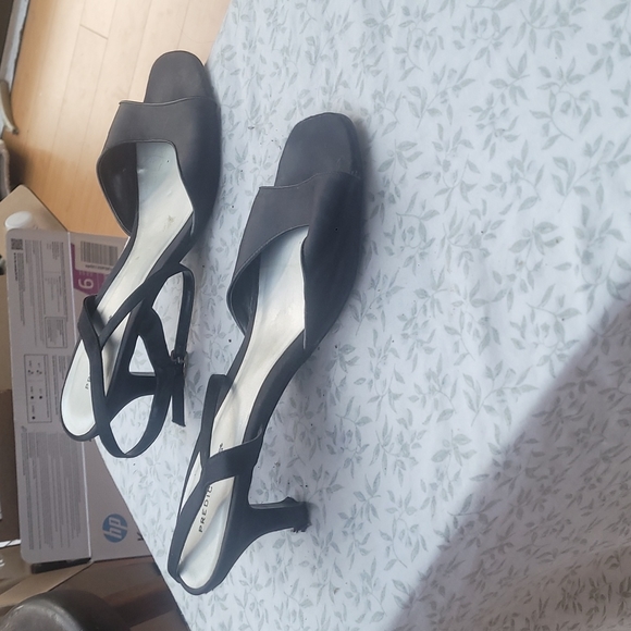 Predictions low heel sandals size 11w - Picture 5 of 8